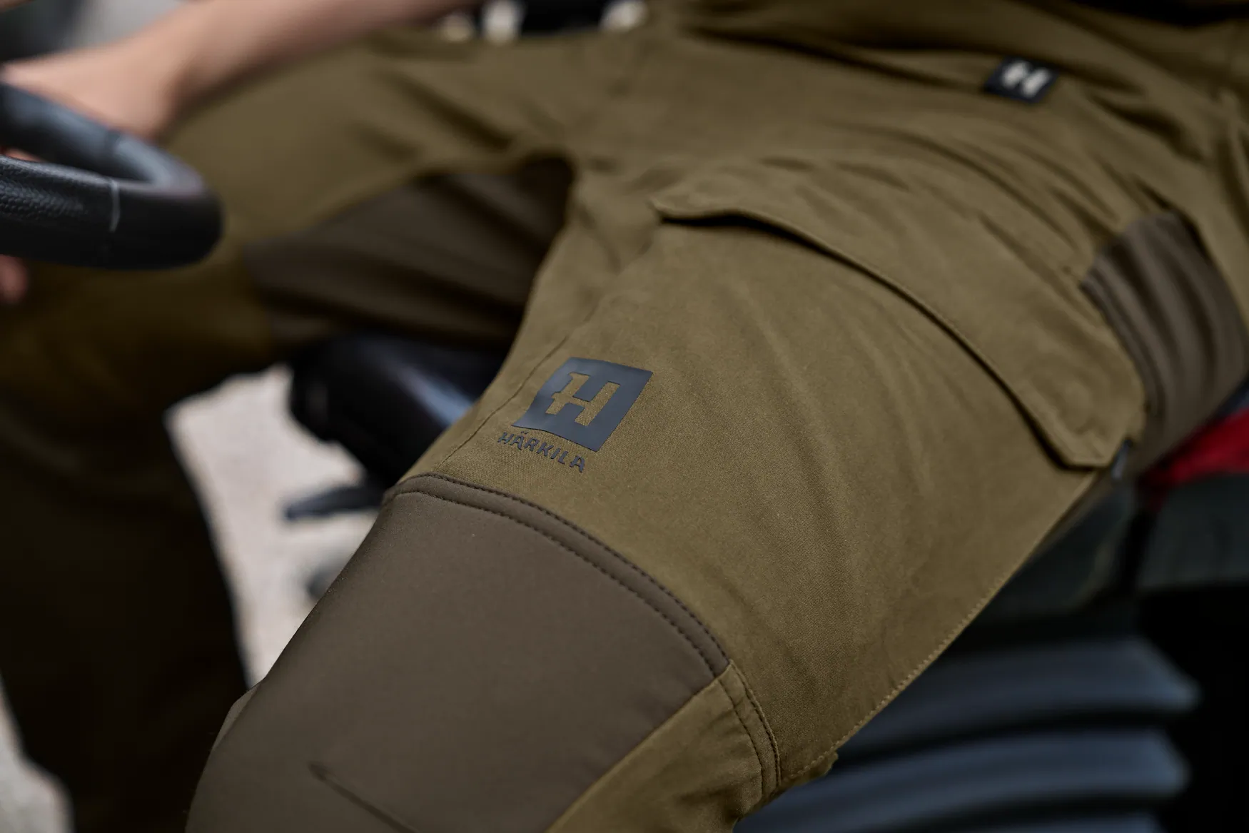 Harkila pantalone Scandinavian boja Dark olive/Willow green vel.54 – Harkila – Lovačke Pantalone – slika 3