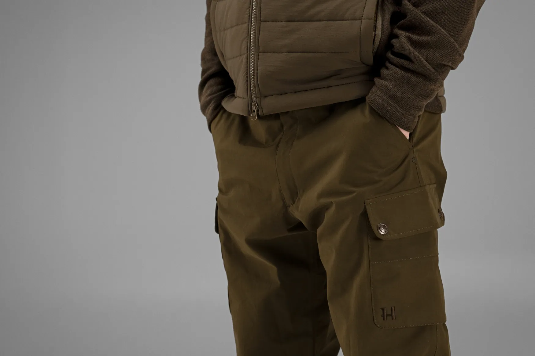 Harkila pantalone Retrieve Light boja Dark warm olive,vel. 52 – Harkila – Lovačke Pantalone – slika 3